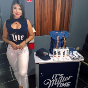 Marketing corporativo para marca bebida Lite con presencia BTL en evento promocional