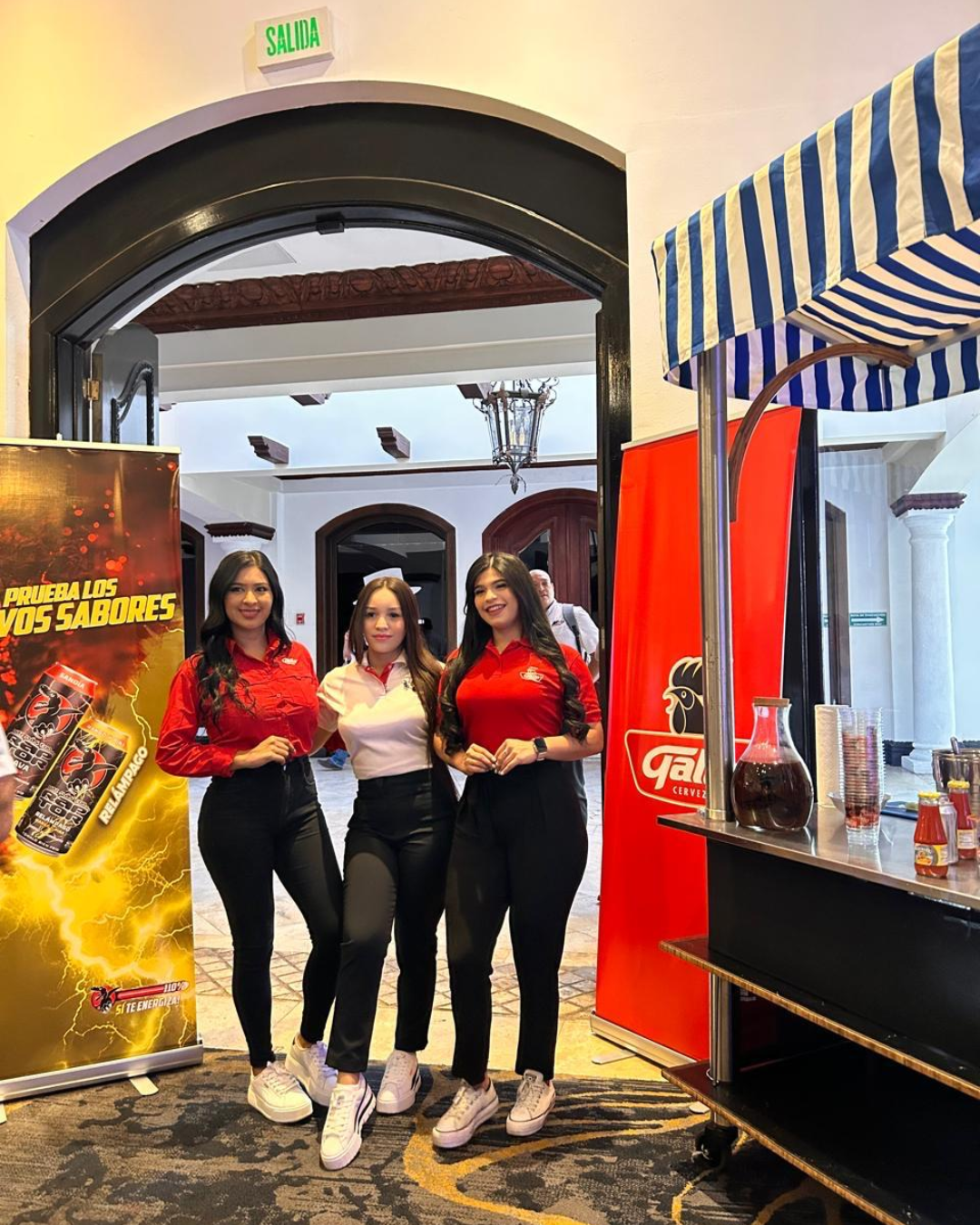 feria btl para marca Gallo en Honduras con promotoras, stand promocional y montaje de experiencia de marca
